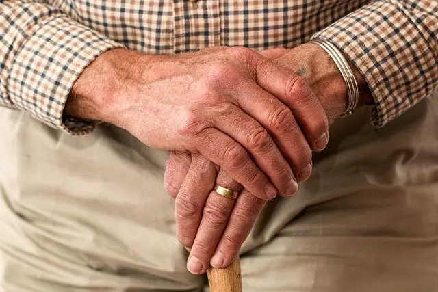 Jak vytvořit charakteristickou Brumbálovu hůl