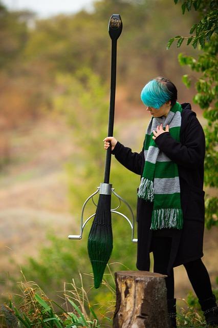 Slytherin v rámci Bradavic: Vztahy s ostatními kolejemi