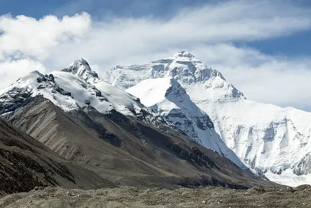 Které výzvy je na Everest čekají?